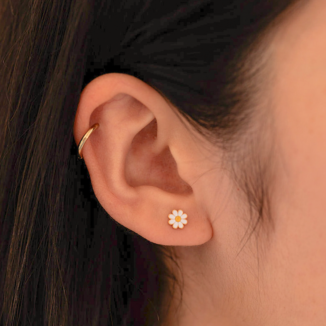 Daisy Enamel Screwbacks
