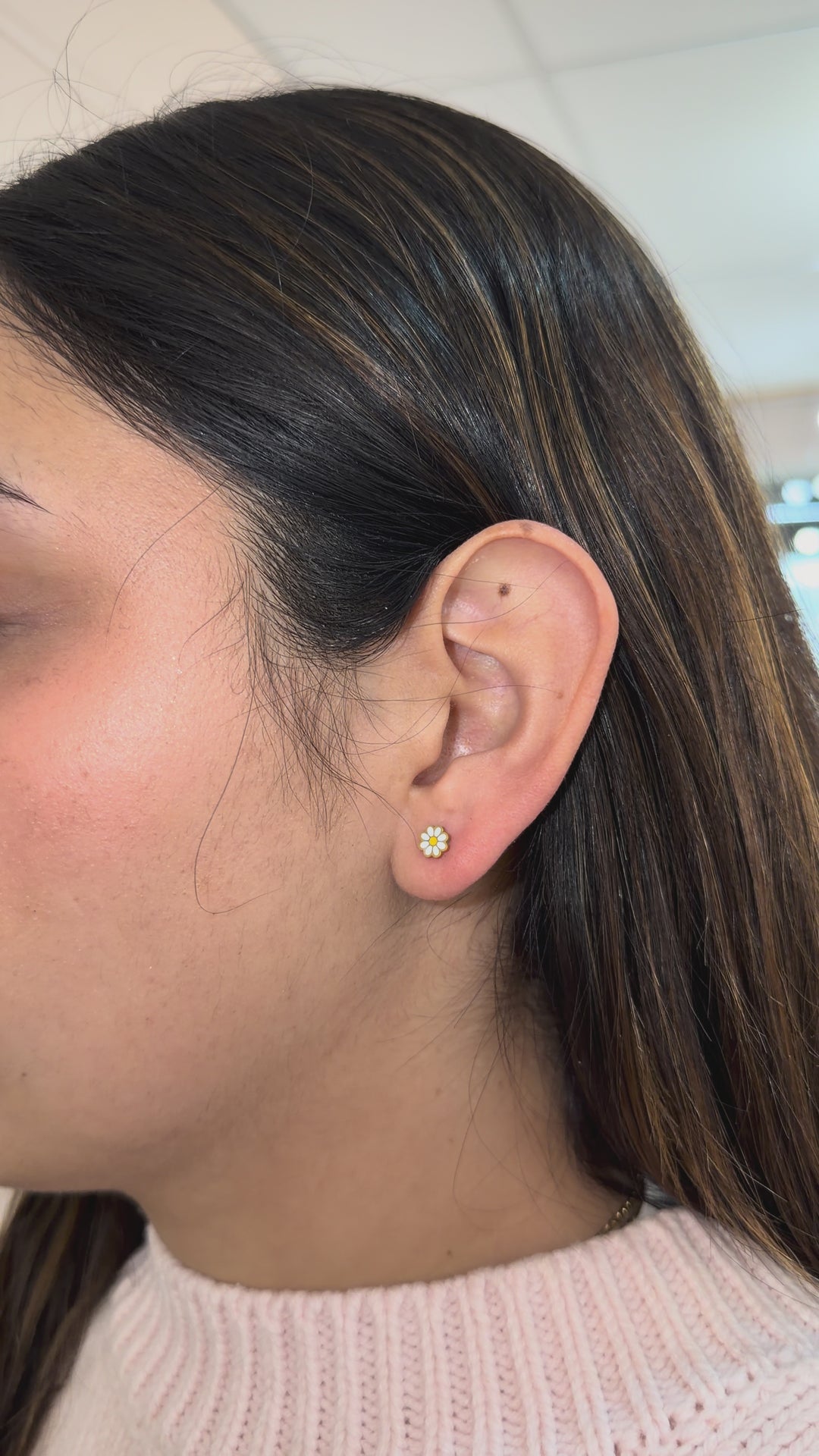 Daisy Enamel Screwbacks